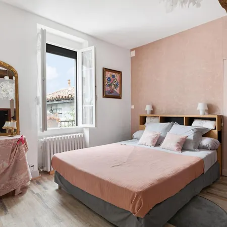 Au Nid De La Madeleine