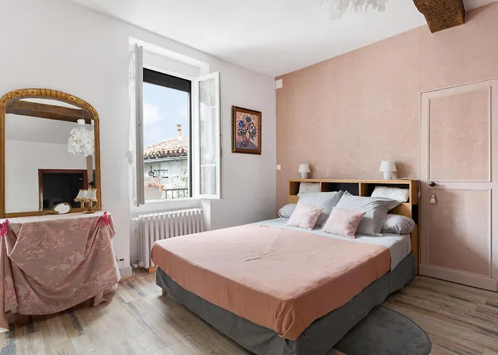 Au Nid De La Madeleine