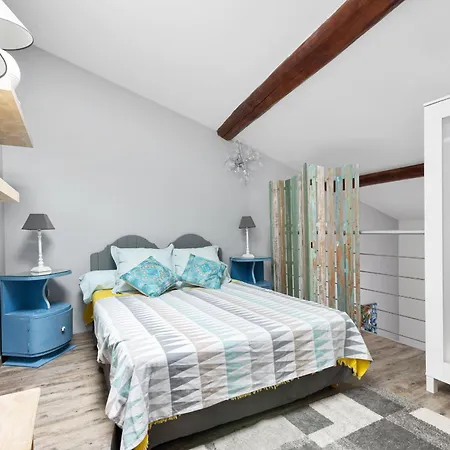 Au Nid De La Madeleine 3*